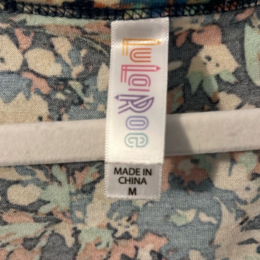 LuLaRoe Perfect T size M EUC - Picture 3 of 4